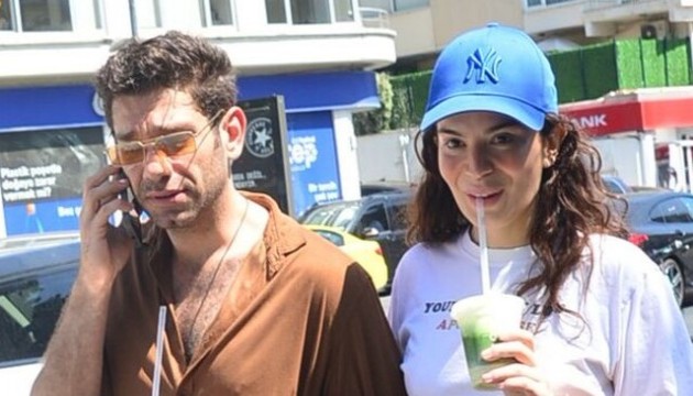 Güzel oyuncu gönlünü bu kez de rapçiye kaptırdı